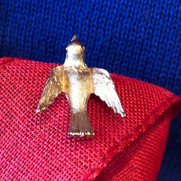 AVON vintage 1976 Gilded Bird Pin - Picture 2 of 11